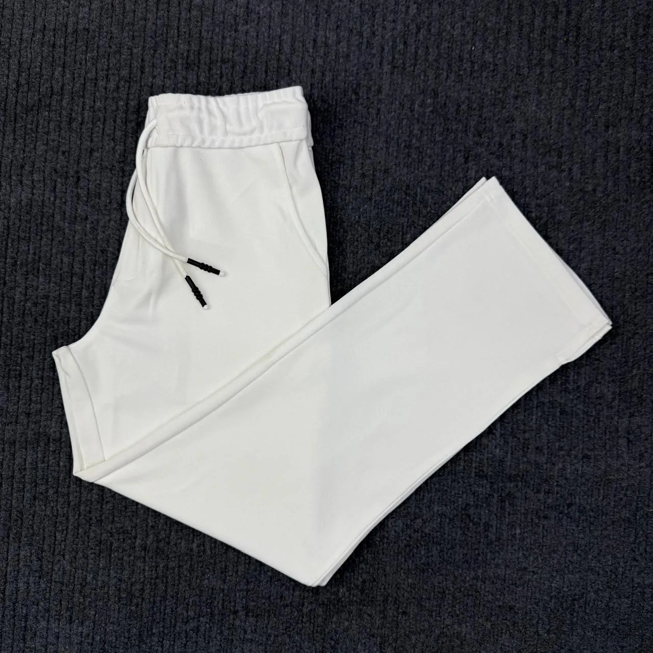 3. Low Cut Baggy - White